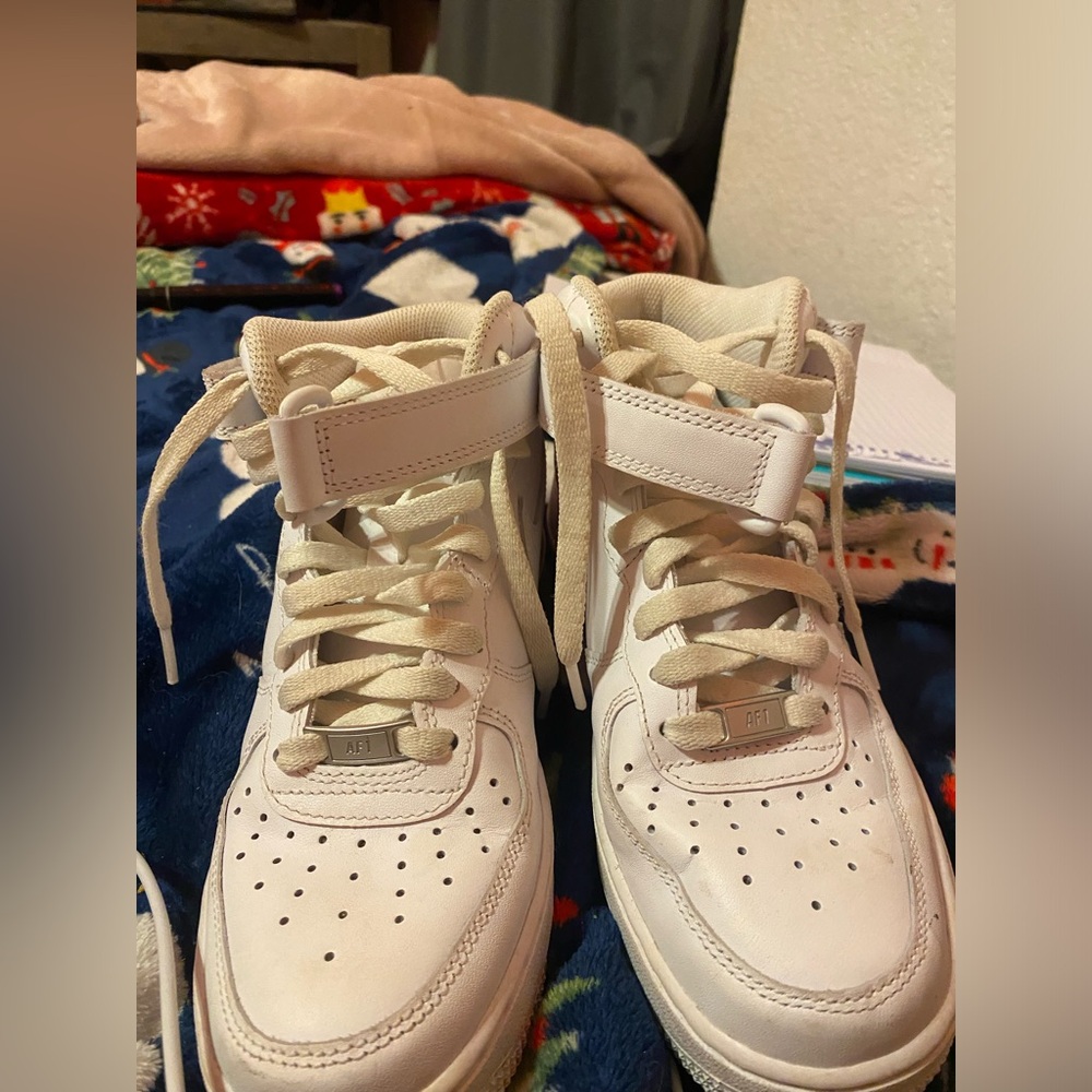 Nike shoes. Size 7.5 and been barley worn